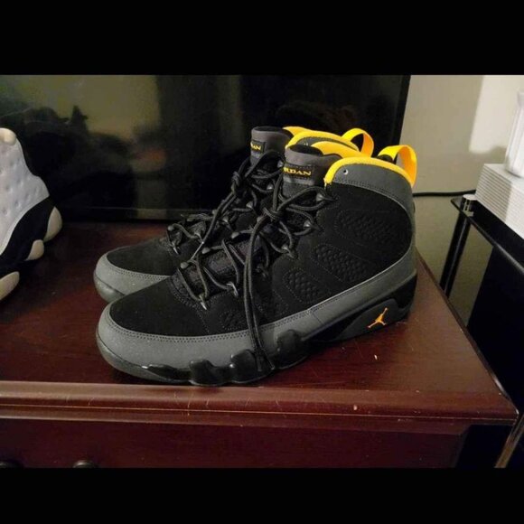 Jordan 9 Retro Dark Charcoal University Gold - Picture 1 of 1